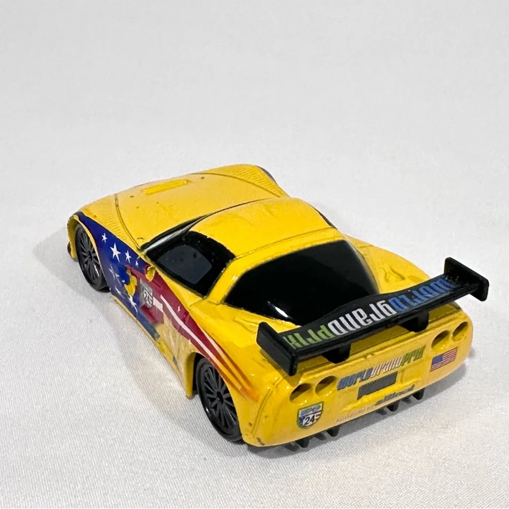 Disney Store Cars 1:43 Deluxe Jeff Gorvette World Grand Prix Die-cast